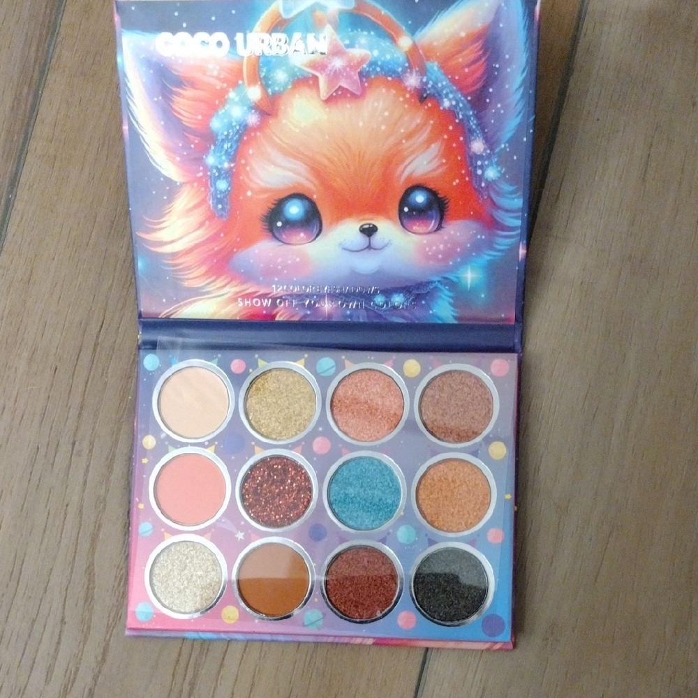 Cream and Gold Eyeshadow Palette with 12 Stunning Shades